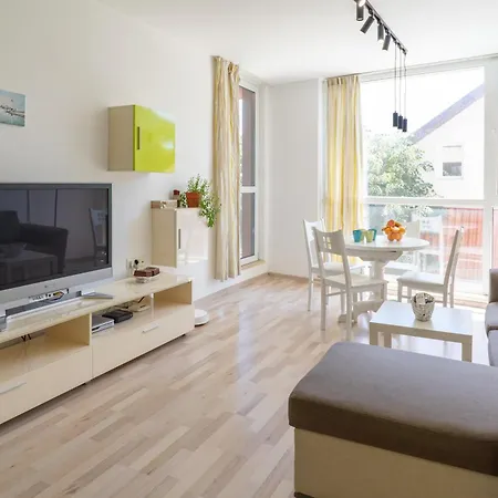 Sunny Flat With Pool Apartamento Varna