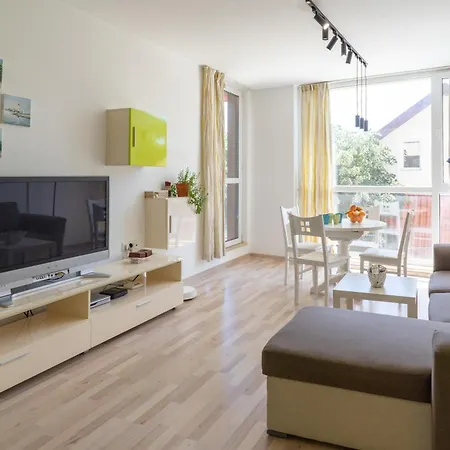 Lägenhet Sunny Flat With Pool *