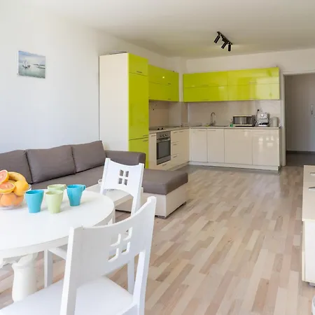 Lägenhet Sunny Flat With Pool *