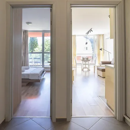 Апартамент Sunny Flat With Pool *