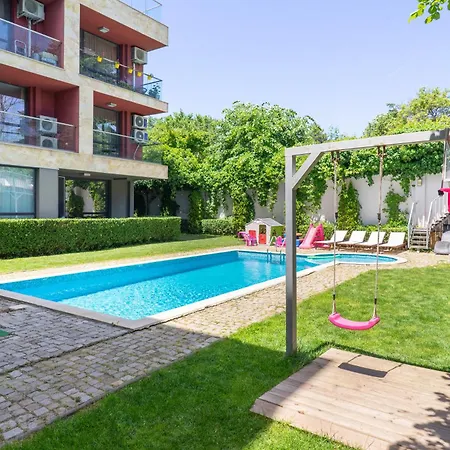 Апартамент Sunny Flat With Pool *