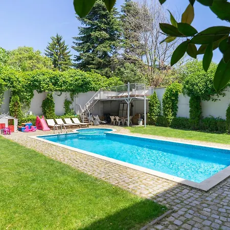 Sunny Flat With Pool Апартамент *
