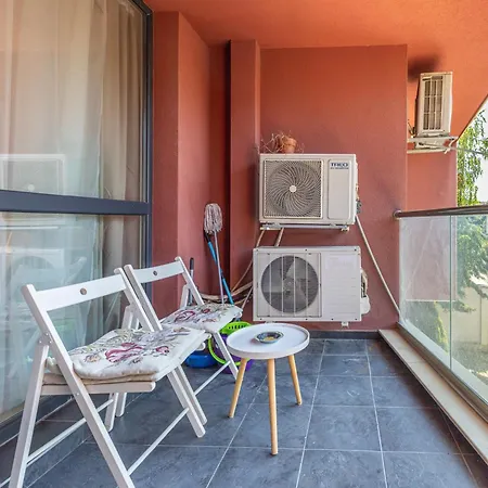 Sunny Flat With Pool Варна