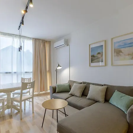 Sunny Flat With Pool Апартамент *