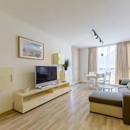 Sunny Flat With Pool Апартамент Варна