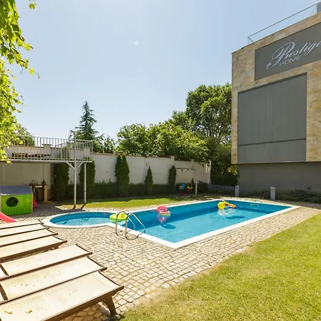 Sunny Flat With Pool Варна