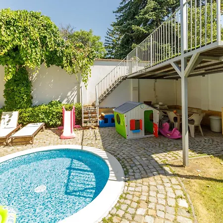 Sunny Flat With Pool Варна