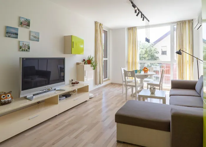 アパート Sunny Flat With Pool *