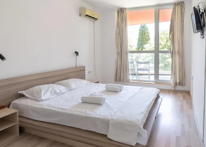 Sunny Flat With Pool * ヴァルナ