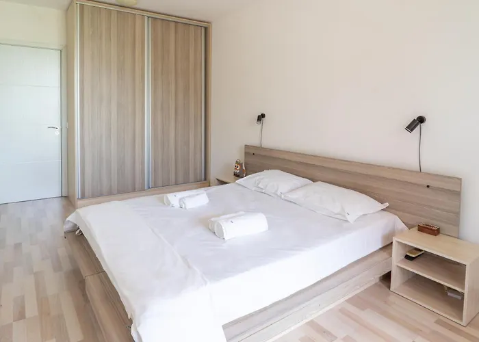 Sunny Flat With Pool アパート *