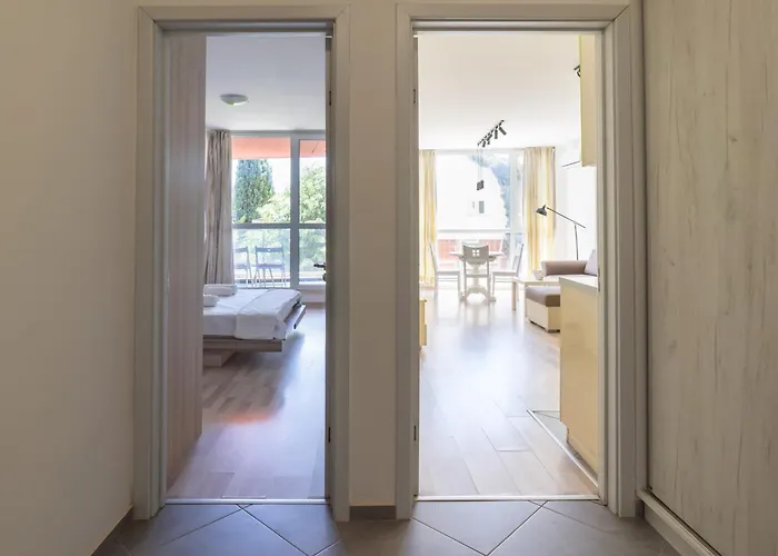 アパート Sunny Flat With Pool *