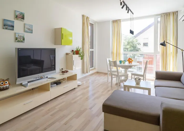 Sunny Flat With Pool Lägenhet Varna