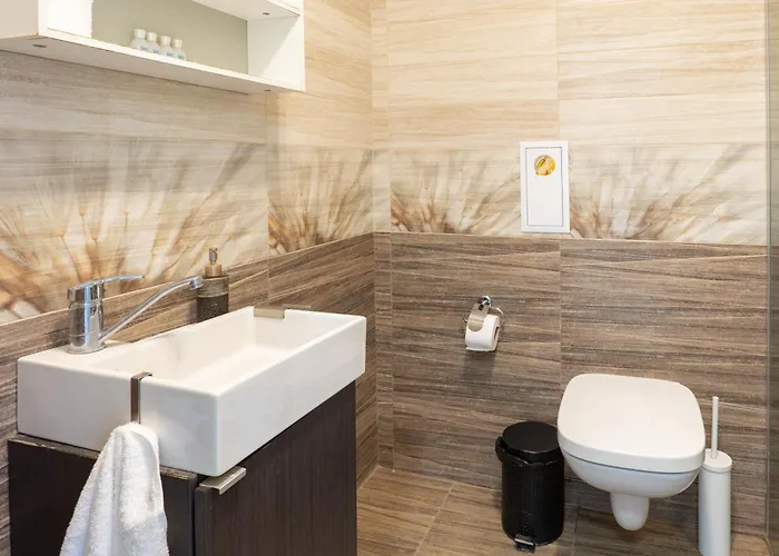 アパート Sunny Flat With Pool *