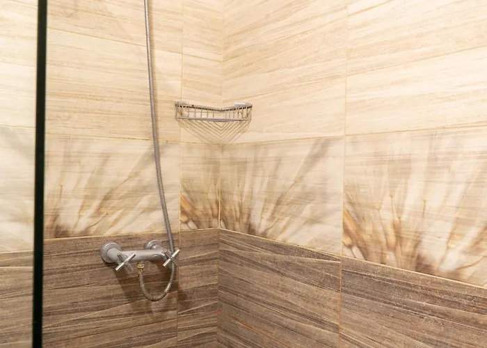 Sunny Flat With Pool